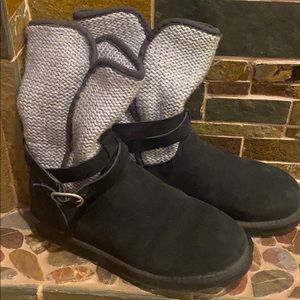 Black and Gray shirt UGGS